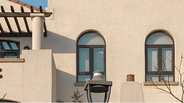 你還在購買看起來沒問題但不實(shí)用的鋁木復(fù)合門窗嗎？