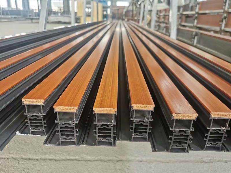 健康鋁木門窗流行的原因是什么？裝在室內(nèi)好看嗎？需注意什么問題？