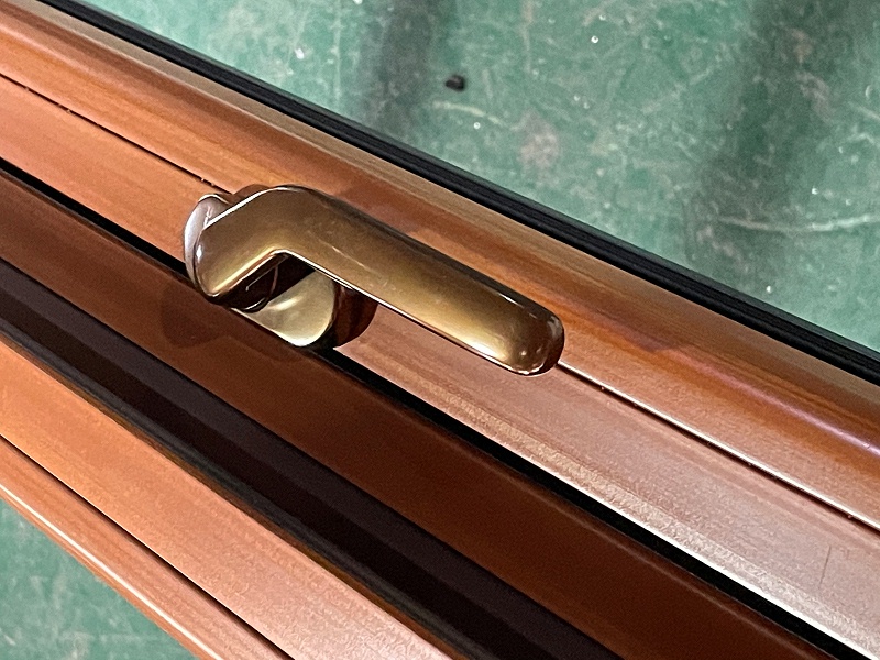 太驚艷！這些顏值與實力并存的樓上樓鋁木門窗，真讓人心動！