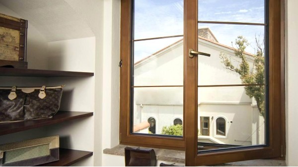 別墅裝修高端鋁合金門窗可以選擇哪個(gè)牌子？樓上樓門窗怎么樣？