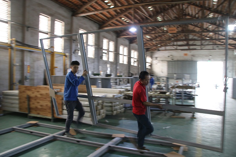 自從用了這種鋁合金門窗家里的電費(fèi)大大減少了！